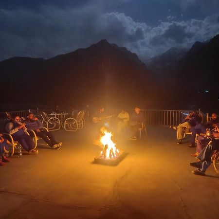 Отель Hunza Lounge Karimabad  Экстерьер фото