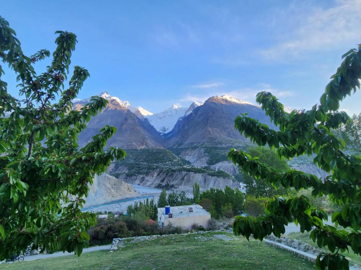 Отель Hunza Lounge Karimabad  Экстерьер фото