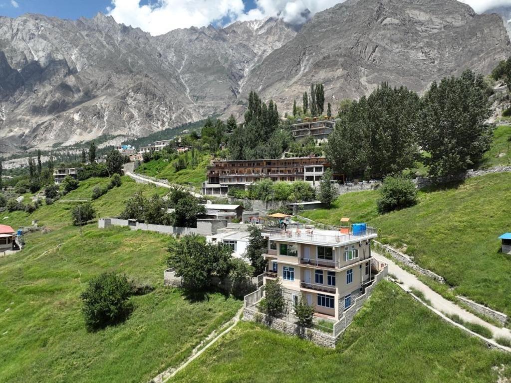 Отель Hunza Lounge Karimabad  Экстерьер фото