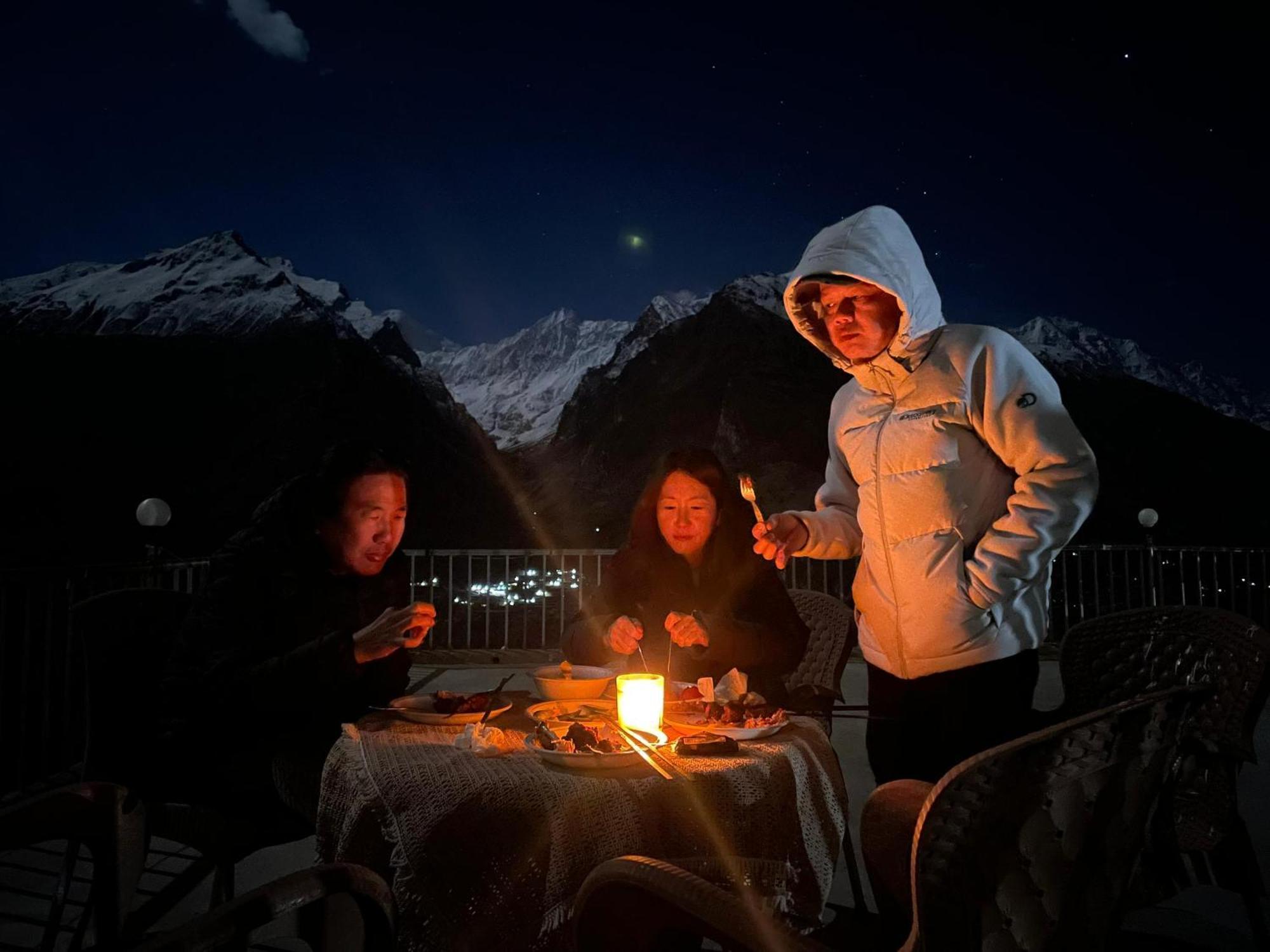Отель Hunza Lounge Karimabad  Экстерьер фото