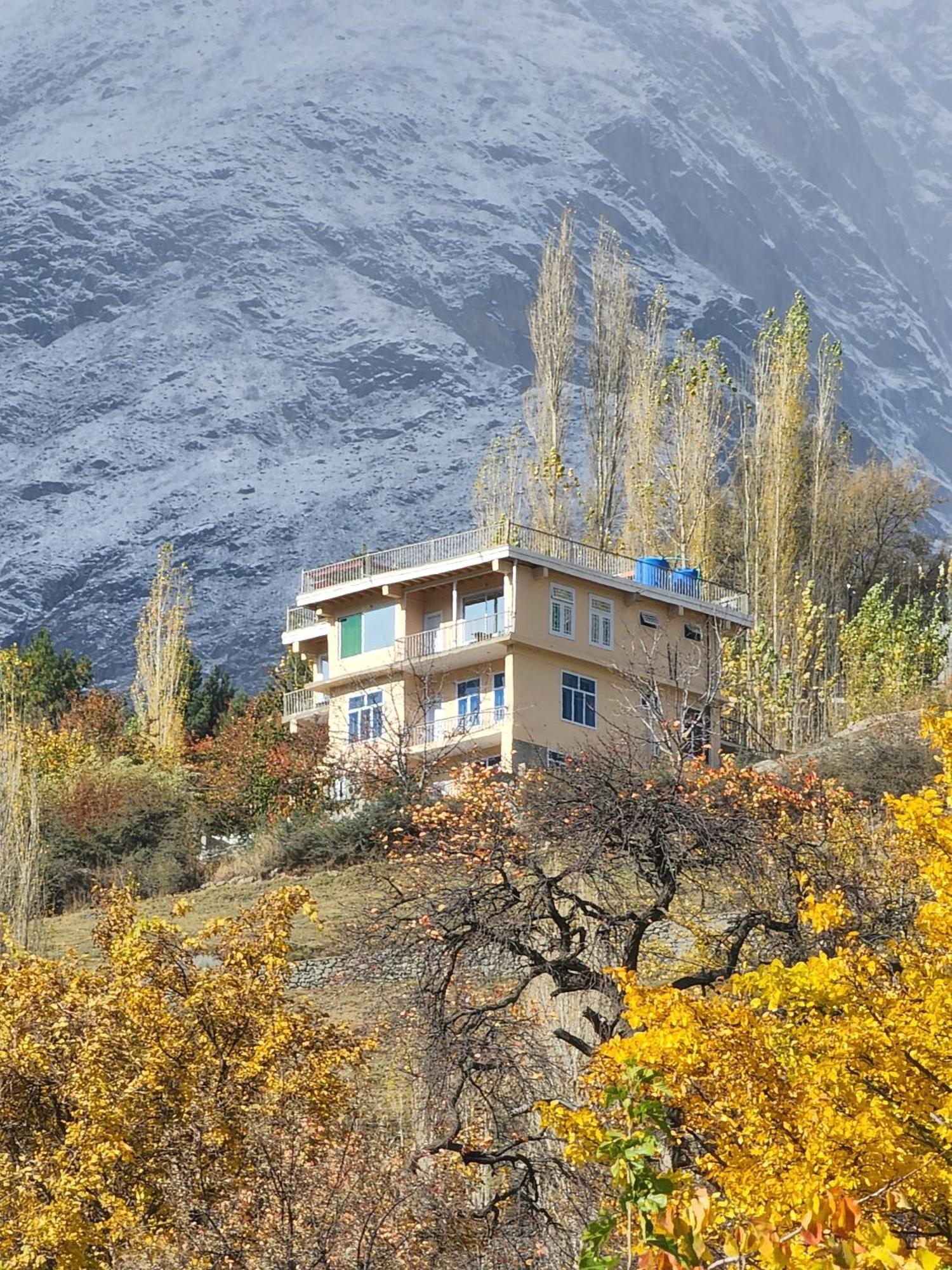 Отель Hunza Lounge Karimabad  Экстерьер фото