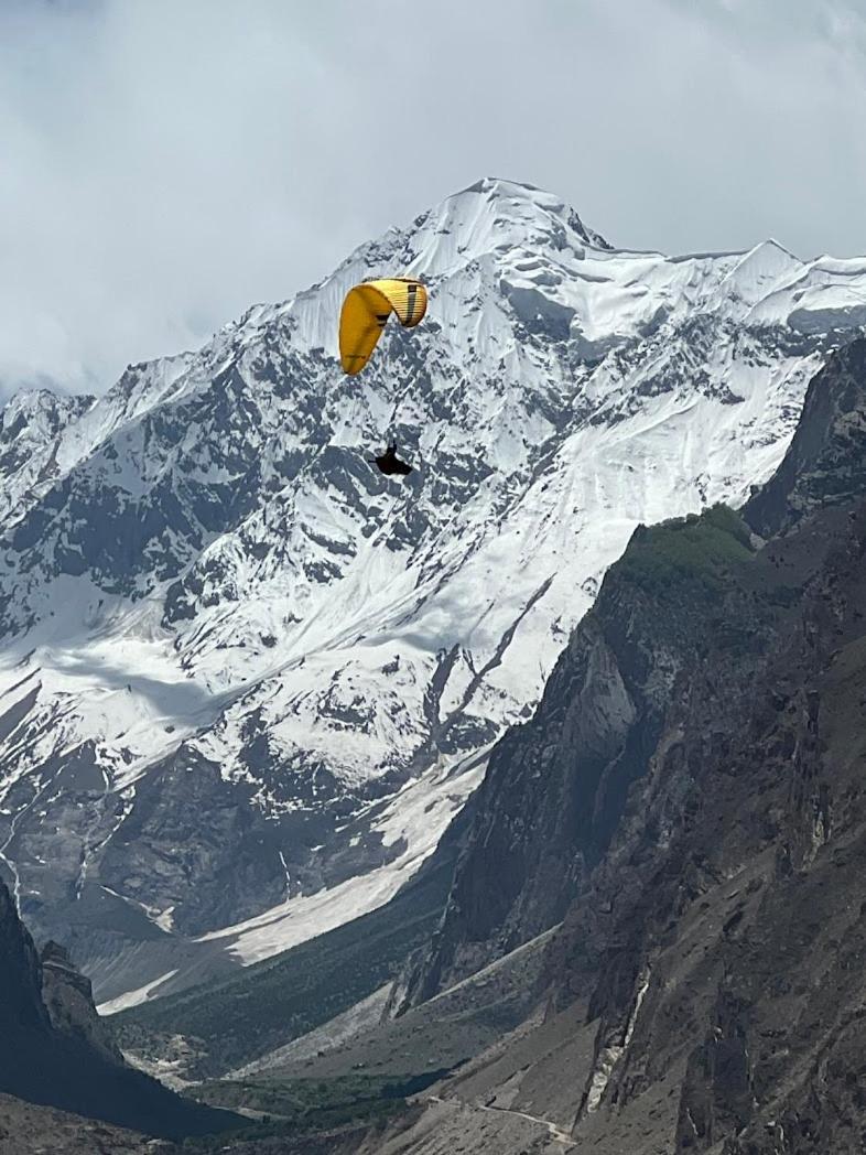 Отель Hunza Lounge Karimabad  Экстерьер фото