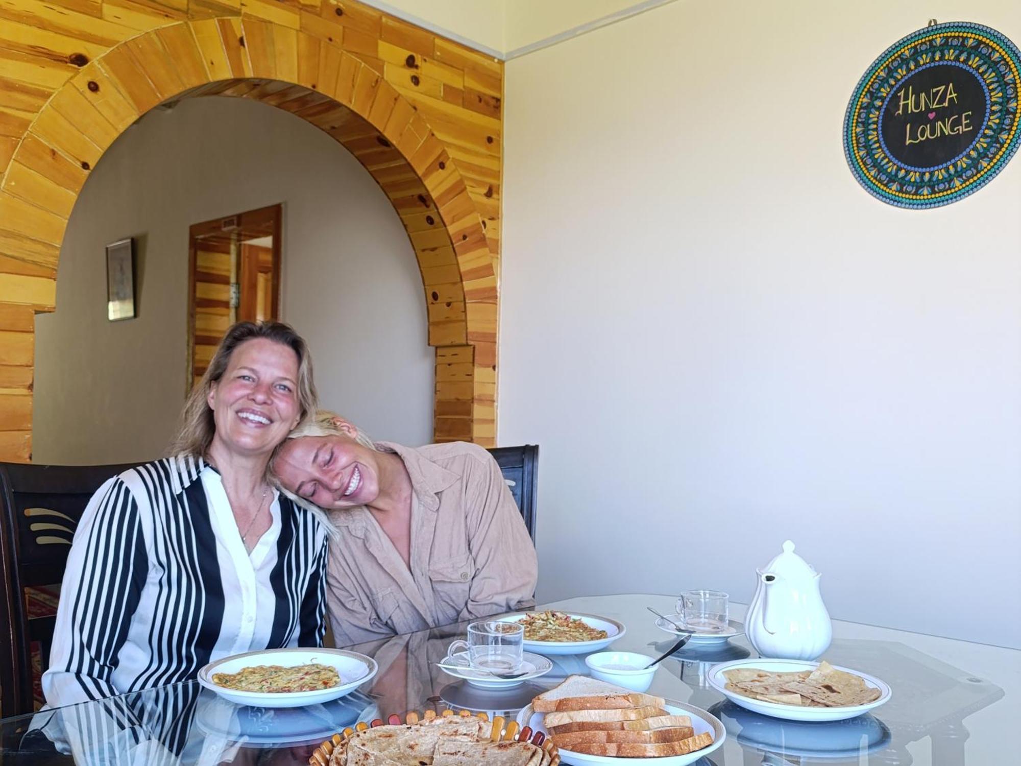 Отель Hunza Lounge Karimabad  Экстерьер фото