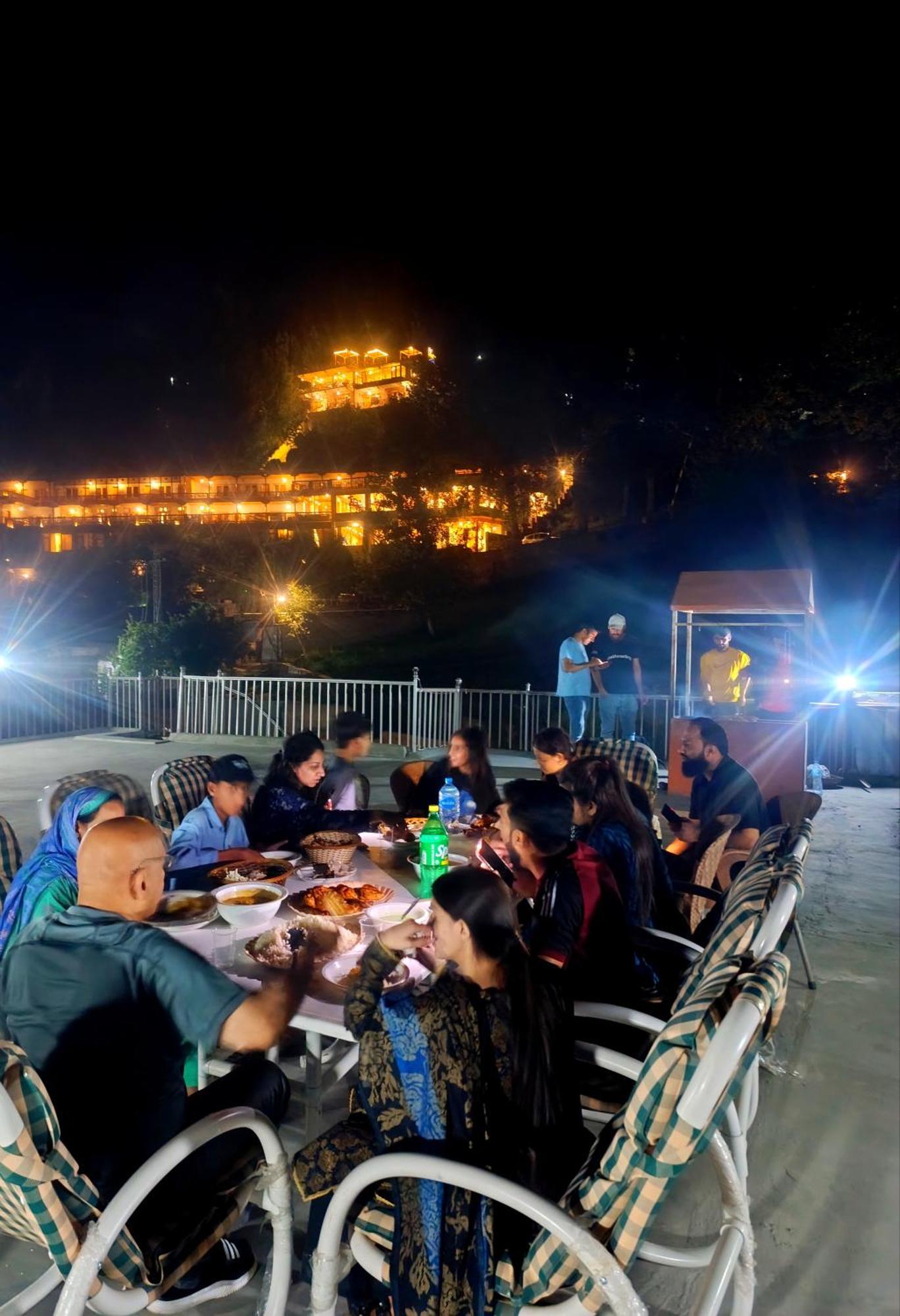 Отель Hunza Lounge Karimabad  Экстерьер фото