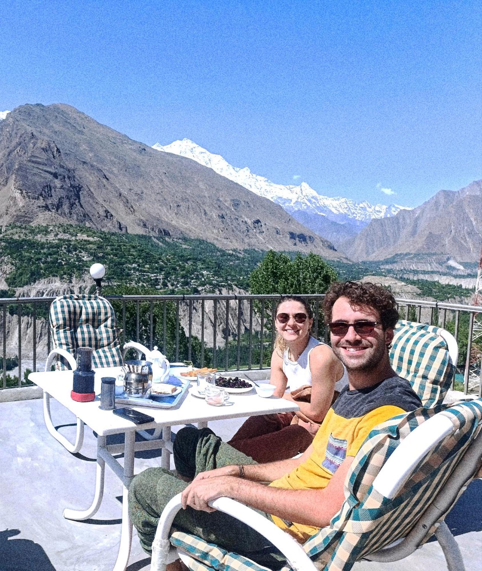 Отель Hunza Lounge Karimabad  Экстерьер фото