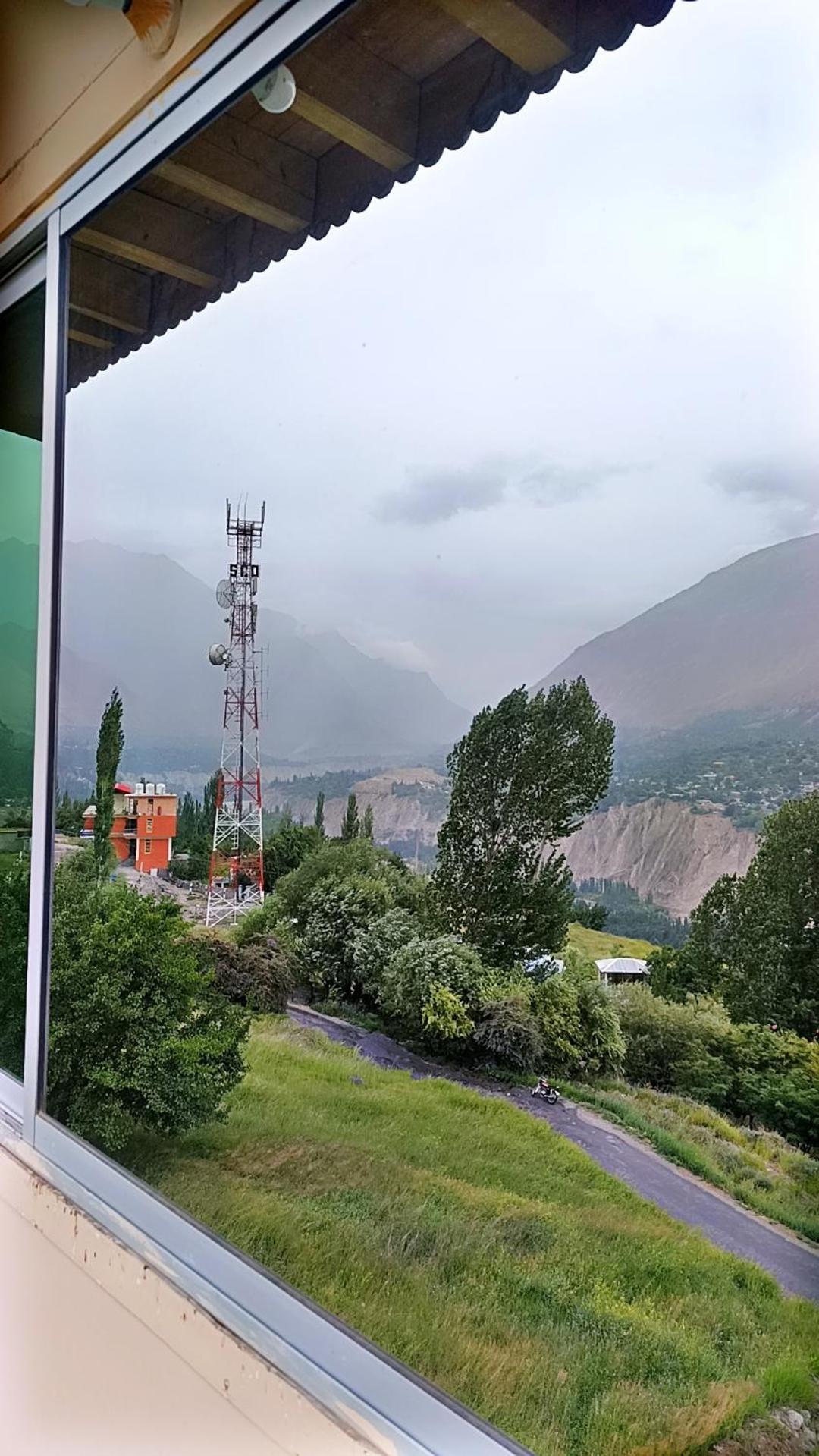 Отель Hunza Lounge Karimabad  Экстерьер фото